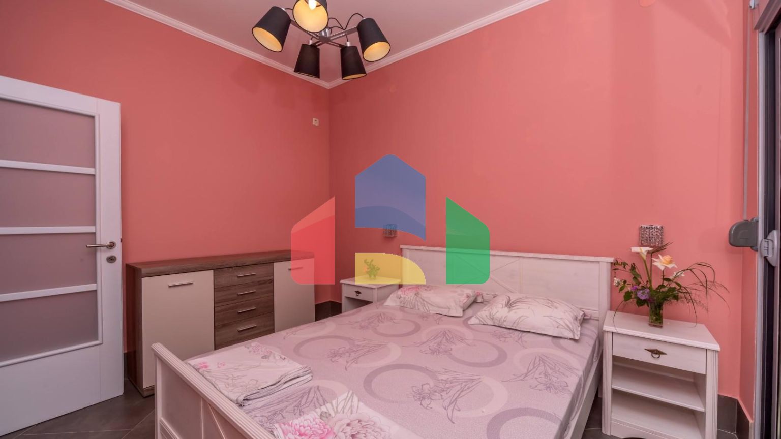 Дом с бассейном в Булярице с панорамным видом.