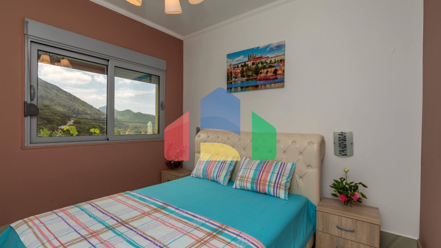 Дом с бассейном в Булярице с панорамным видом.