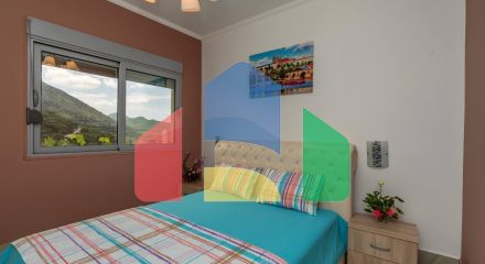 Дом с бассейном в Булярице с панорамным видом.