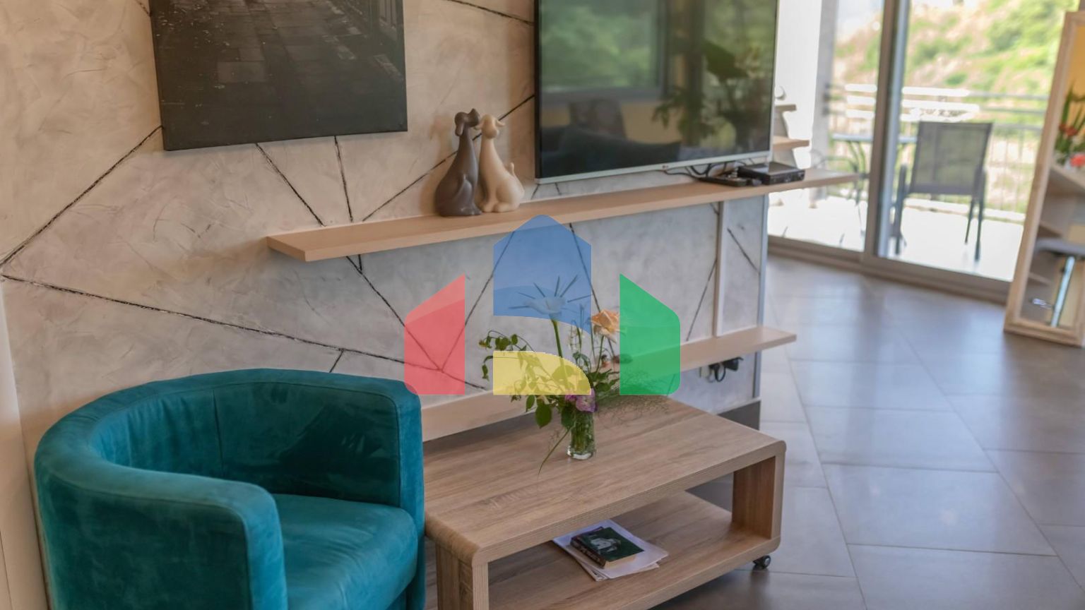 Дом с бассейном в Булярице с панорамным видом.