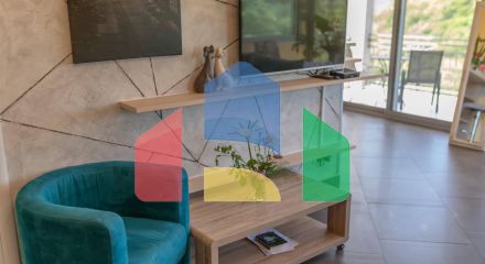 Дом с бассейном в Булярице с панорамным видом.