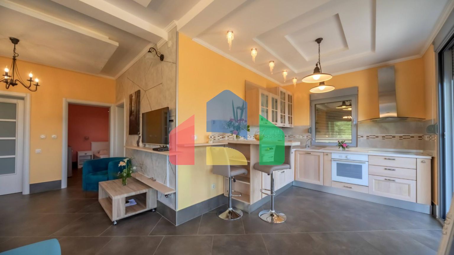 Дом с бассейном в Булярице с панорамным видом.