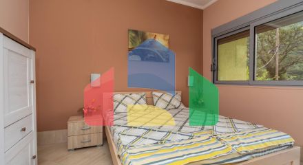 Дом с бассейном в Булярице с панорамным видом.