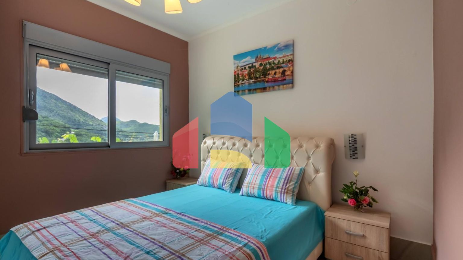 Дом с бассейном в Булярице с панорамным видом.