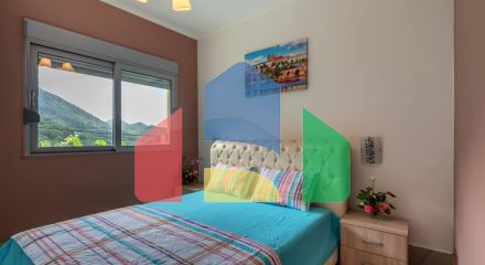 Дом с бассейном в Булярице с панорамным видом.