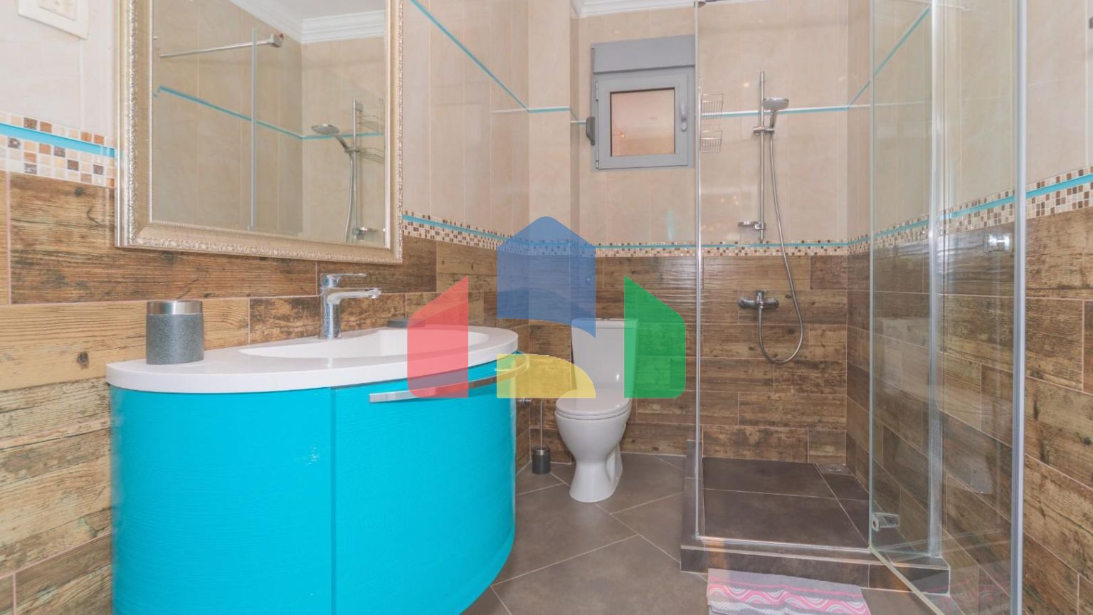 Дом с бассейном в Булярице с панорамным видом.