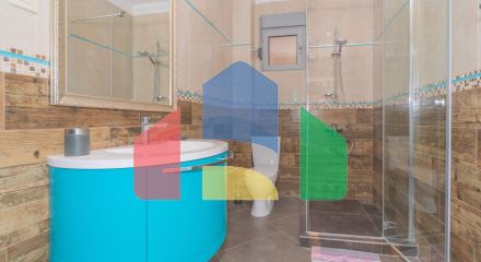 Дом с бассейном в Булярице с панорамным видом.