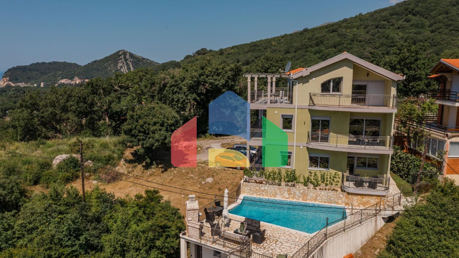 Дом с бассейном в Булярице с панорамным видом.