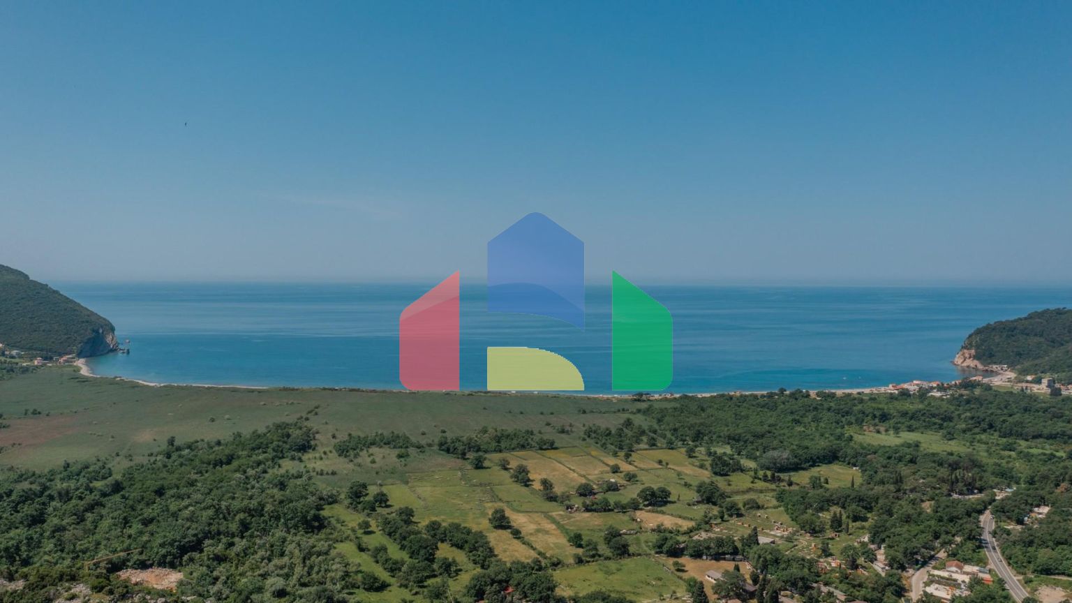 Дом с бассейном в Булярице с панорамным видом.