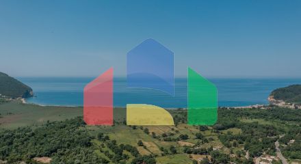 Дом с бассейном в Булярице с панорамным видом.