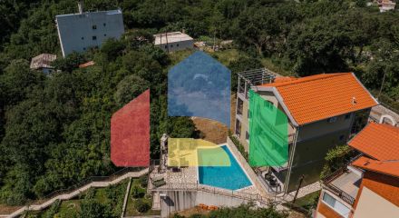 Дом с бассейном в Булярице с панорамным видом.