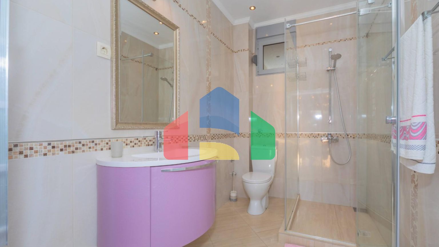 Дом с бассейном в Булярице с панорамным видом.