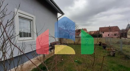 Двухэтажный дом с участком в Цетине.