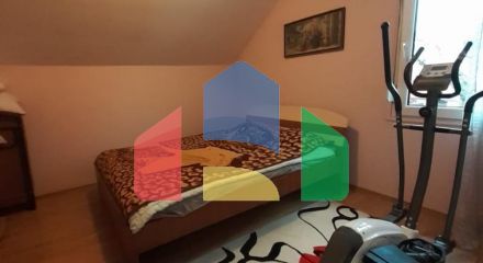 Двухэтажный дом с участком в Цетине.
