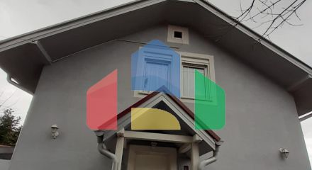 Двухэтажный дом с участком в Цетине.