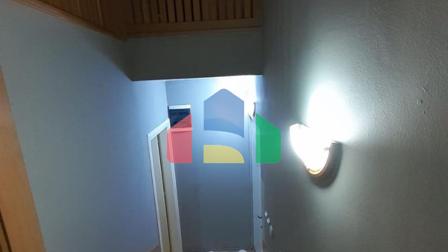 Двухэтажный дом с участком в Цетине.