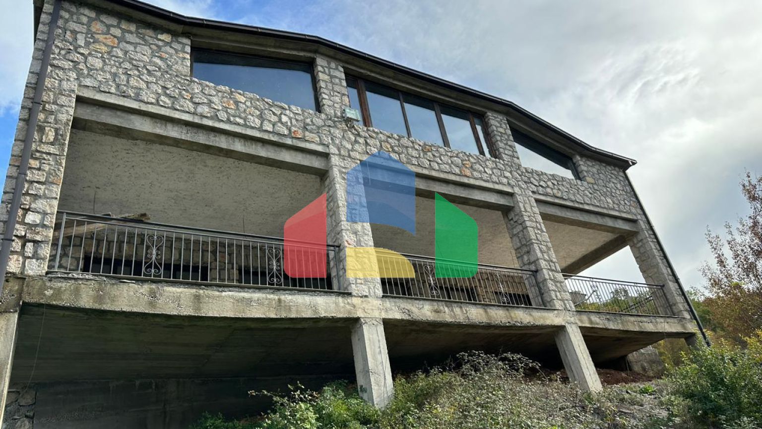 Мотель на берегу реки Зета (Подгорица-Даниловград)