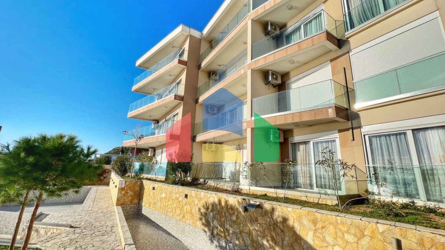 Высокодоходные апартаменты на 1 линии моря в комплексе