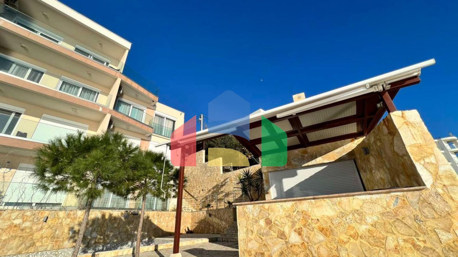 Высокодоходные апартаменты на 1 линии моря в комплексе