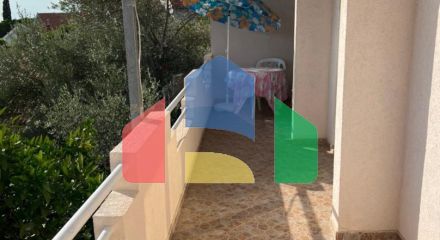 Трехэтажный дом с гаражом в Добра Вода