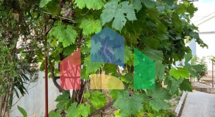 Трехэтажный дом с гаражом в Добра Вода