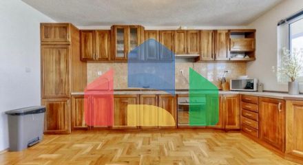 Просторная квартира с тремя спальнями в Добрых Водах , Барская ривьера.