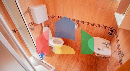 Трехэтажный отель с семью апартаментами в Добра Вода, Бар