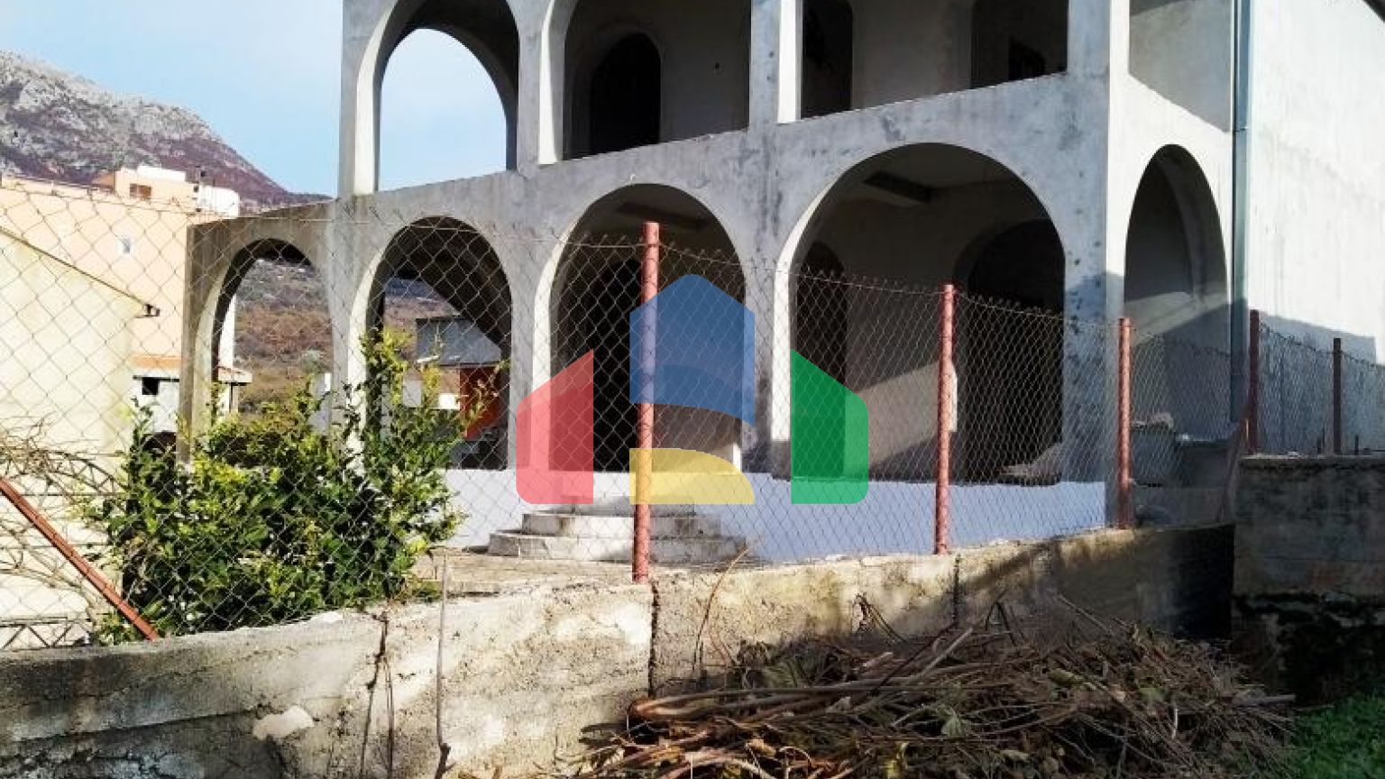 Дом в стадии строительства в Добра Вода