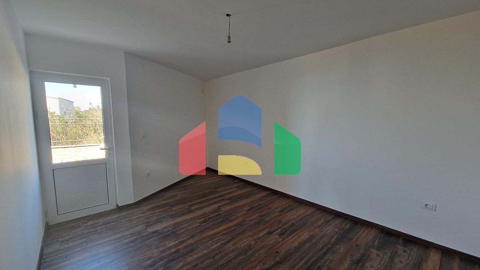 Две новые идентичные четырехэтажные виллы с бассейном в Добра Вода, Бар