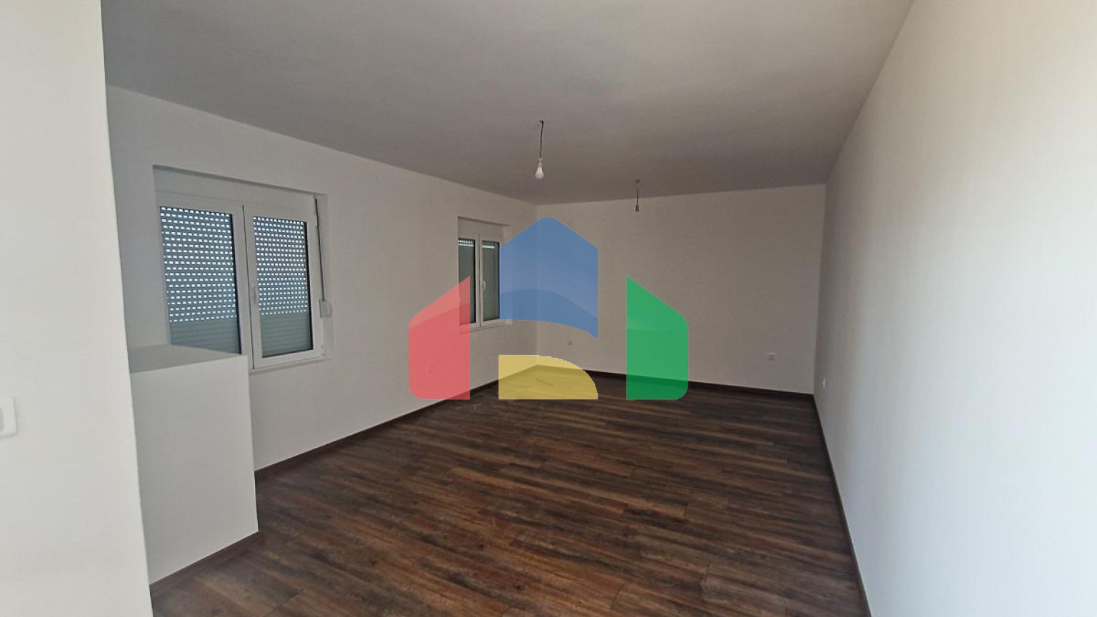 Две новые идентичные четырехэтажные виллы с бассейном в Добра Вода, Бар