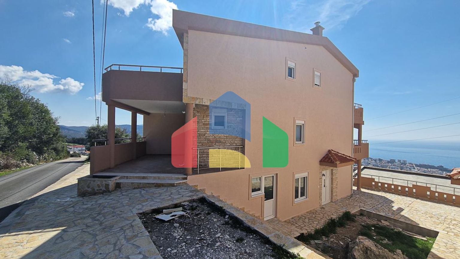 Две новые идентичные четырехэтажные виллы с бассейном в Добра Вода, Бар