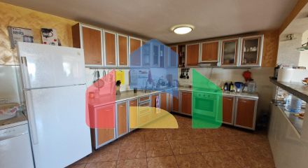 Четырехэтажный семейный дом с потрясающим видом на морев Добра Вода