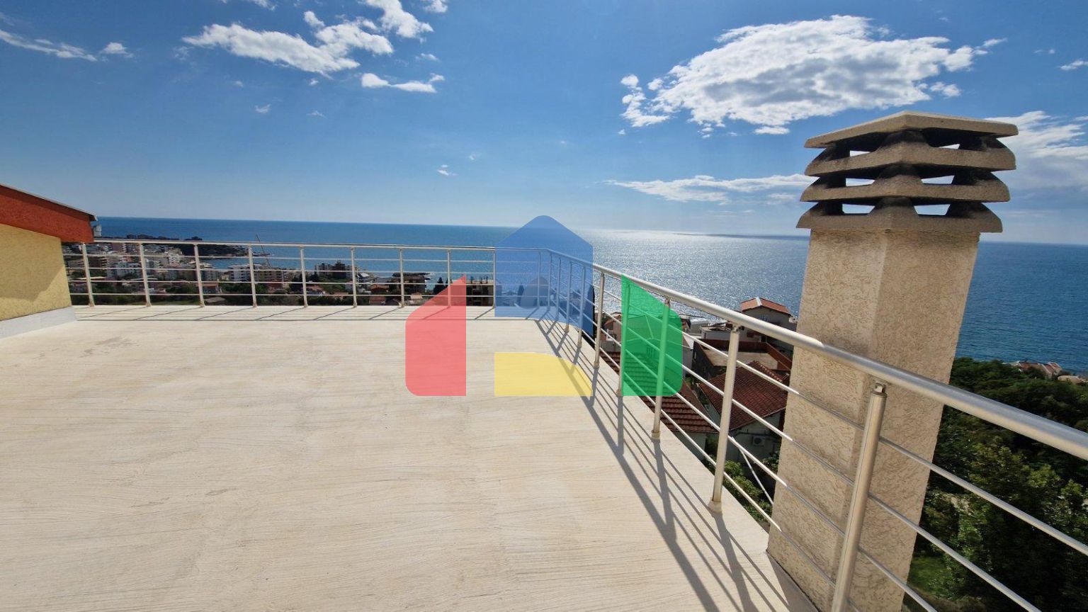 Четырехэтажный семейный дом с потрясающим видом на морев Добра Вода