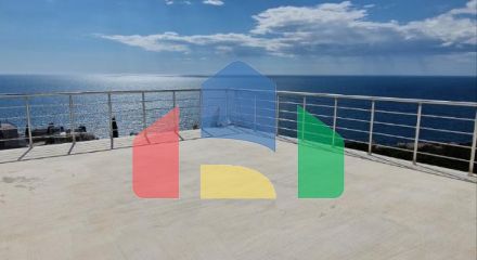 Четырехэтажный семейный дом с потрясающим видом на морев Добра Вода