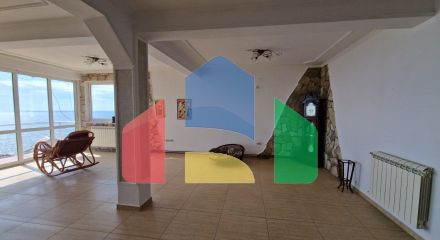 Четырехэтажный семейный дом с потрясающим видом на морев Добра Вода