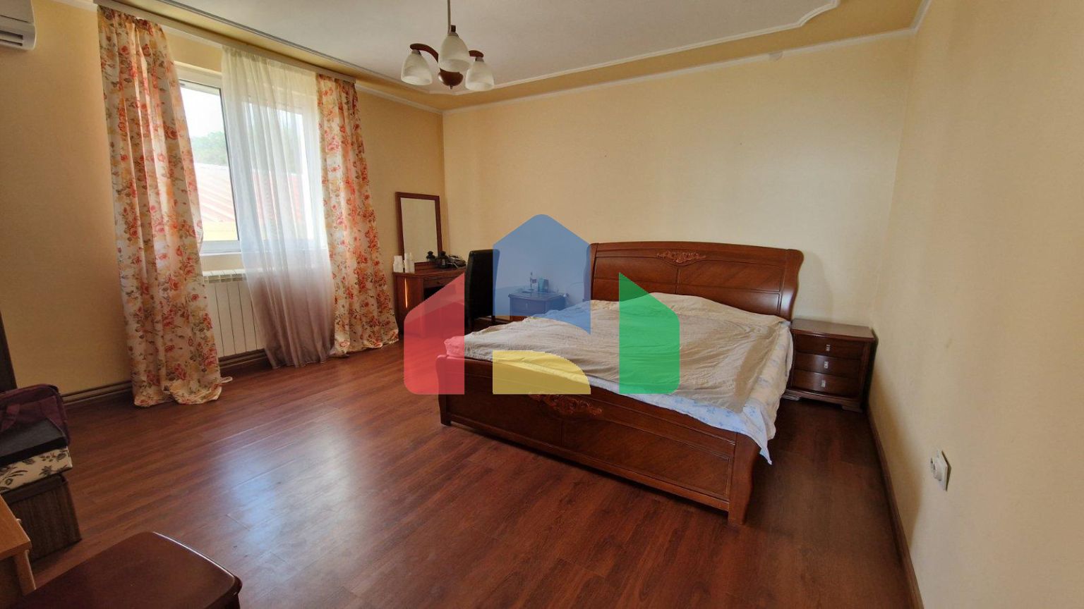 Четырехэтажный семейный дом с потрясающим видом на морев Добра Вода