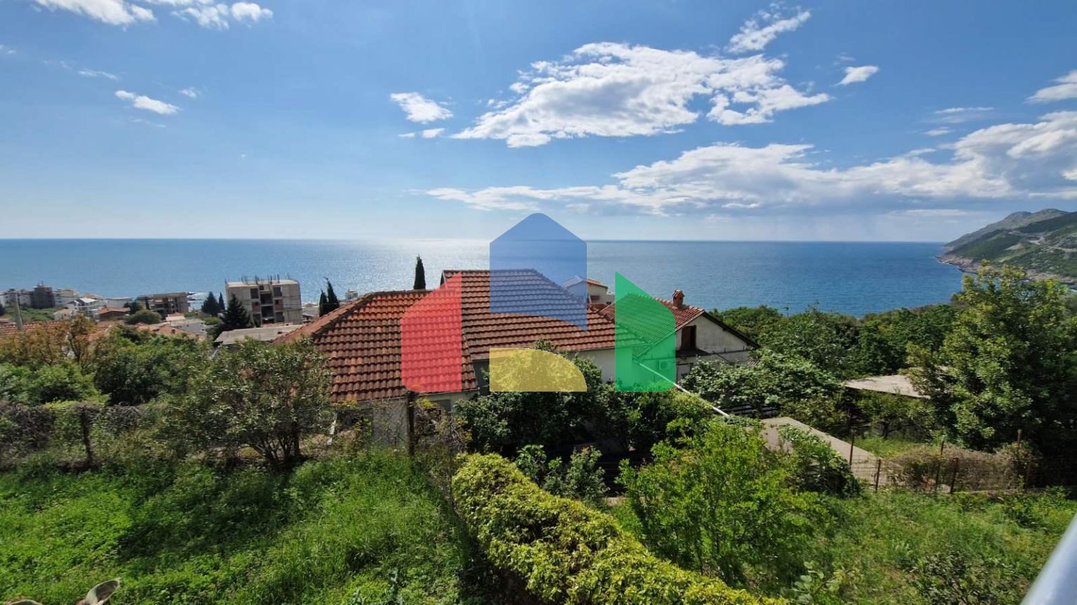 Четырехэтажный семейный дом с потрясающим видом на морев Добра Вода