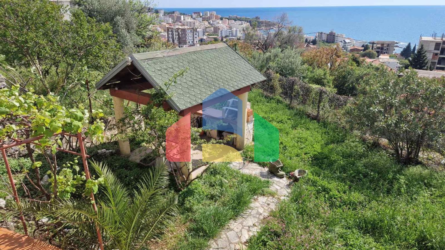 Четырехэтажный семейный дом с потрясающим видом на морев Добра Вода