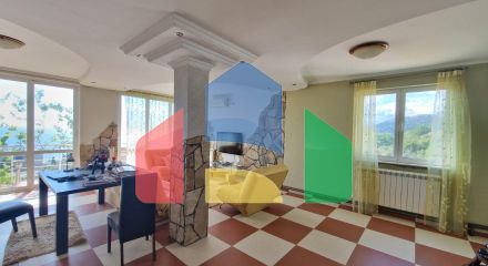 Четырехэтажный семейный дом с потрясающим видом на морев Добра Вода