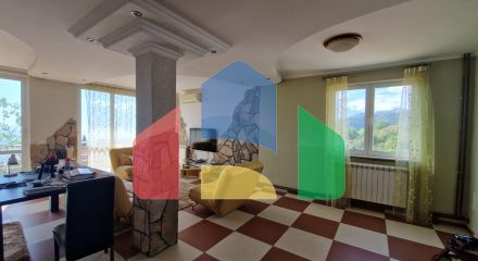 Четырехэтажный семейный дом с потрясающим видом на морев Добра Вода