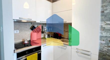 Квартира  в комплексе с бассейном на первой линии моря, Добра Вода.