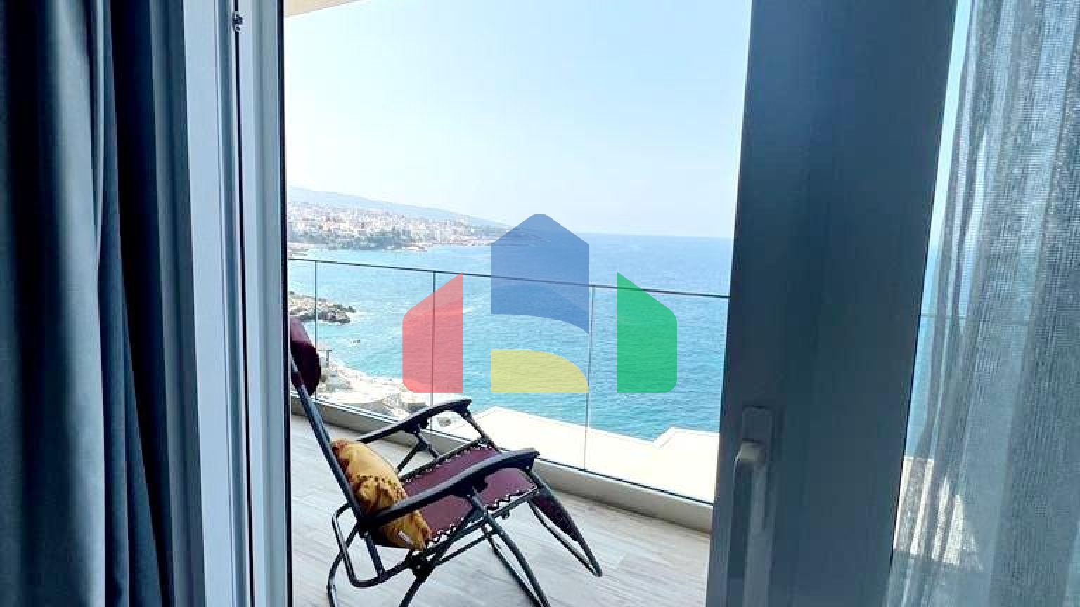 Квартира  в комплексе с бассейном на первой линии моря, Добра Вода.