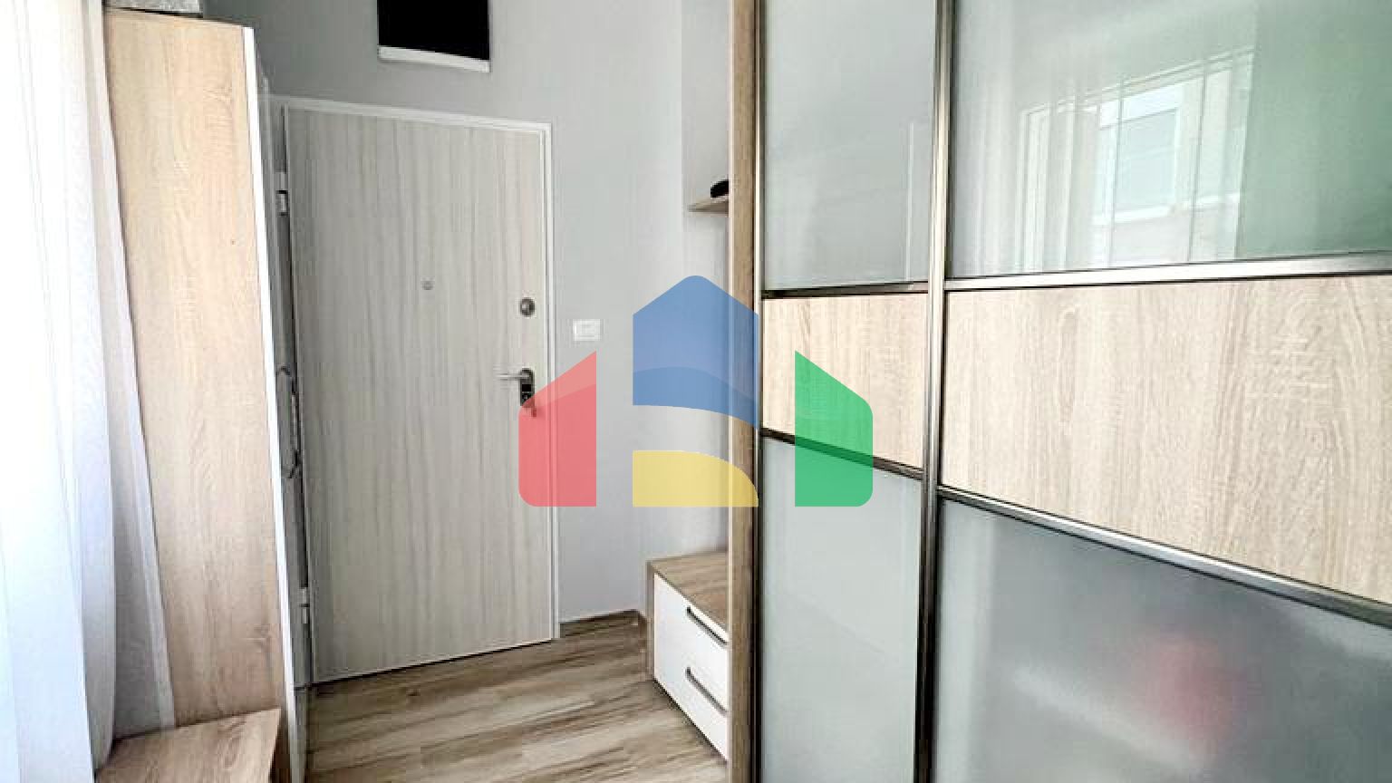 Квартира  в комплексе с бассейном на первой линии моря, Добра Вода.