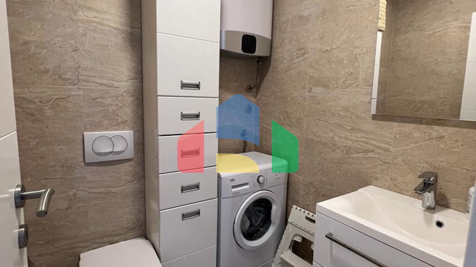 Квартира  в комплексе с бассейном на первой линии моря, Добра Вода.