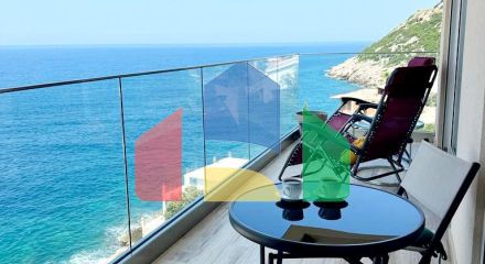 Квартира  в комплексе с бассейном на первой линии моря, Добра Вода.