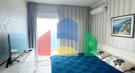 Квартира  в комплексе с бассейном на первой линии моря, Добра Вода.