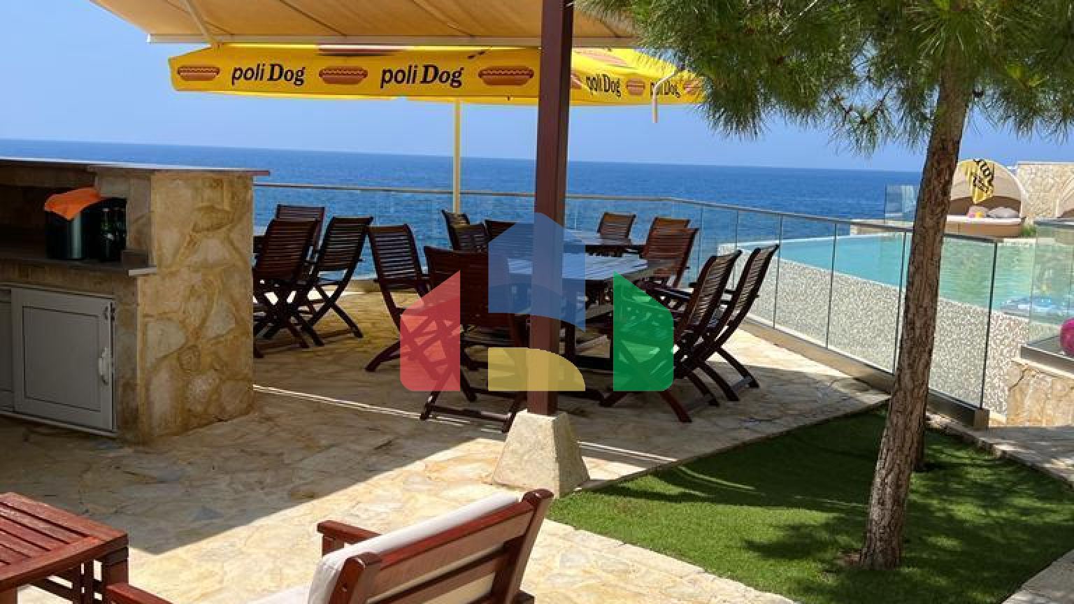 Квартира  в комплексе с бассейном на первой линии моря, Добра Вода.