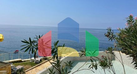 Эксклюзивный апартамент с двумя спальнями на 1 линии моря- работающий бизнес!