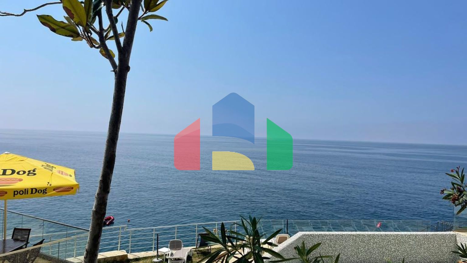 Эксклюзивный апартамент с двумя спальнями на 1 линии моря- работающий бизнес!