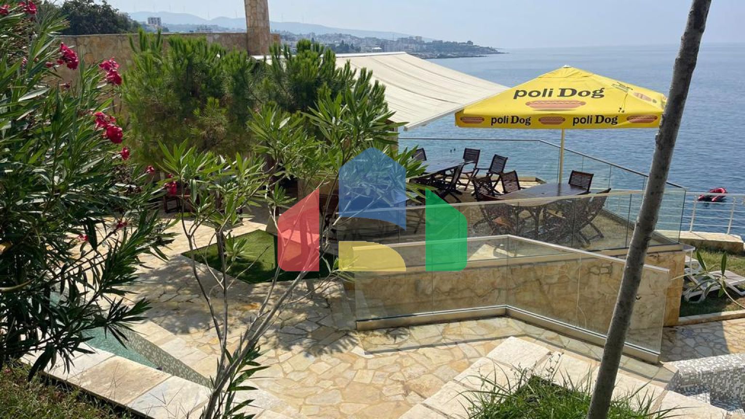 Эксклюзивный апартамент с двумя спальнями на 1 линии моря- работающий бизнес!